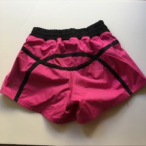 Lululemon Tracker Shorts Pink and Black 4